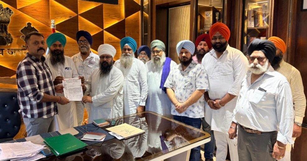 आशीष नेगी के कथित विवादित बयान के विरोध में सिख समाज ने एसएसपी को सौंपा ज्ञा पन, एफआईआर दर्ज करने की मांग