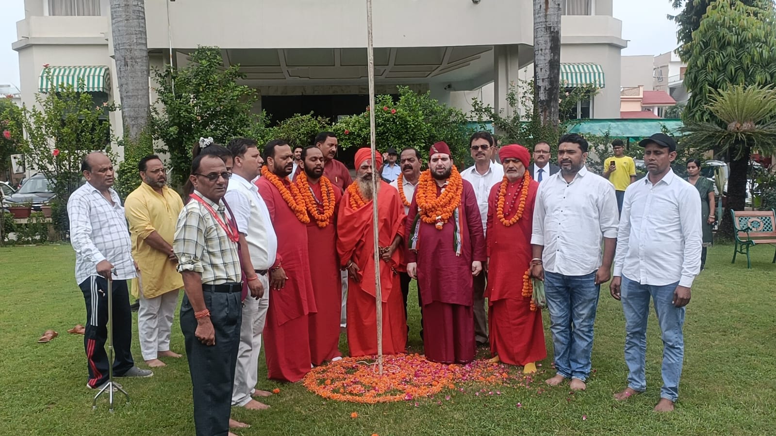 स्वतंत्रता दिवस पर श्री साधुबेला आश्रम में किया गया ध्वजारोहण