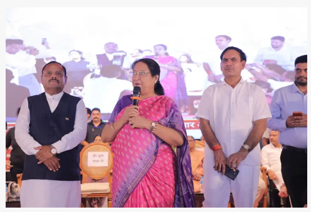 लक्सर में भव्य रक्षासूत्र समारोह, हजारों महिलाओं ने राज्य मंत्री ओमप्रकाश जमदग्नि को बांधी राखी